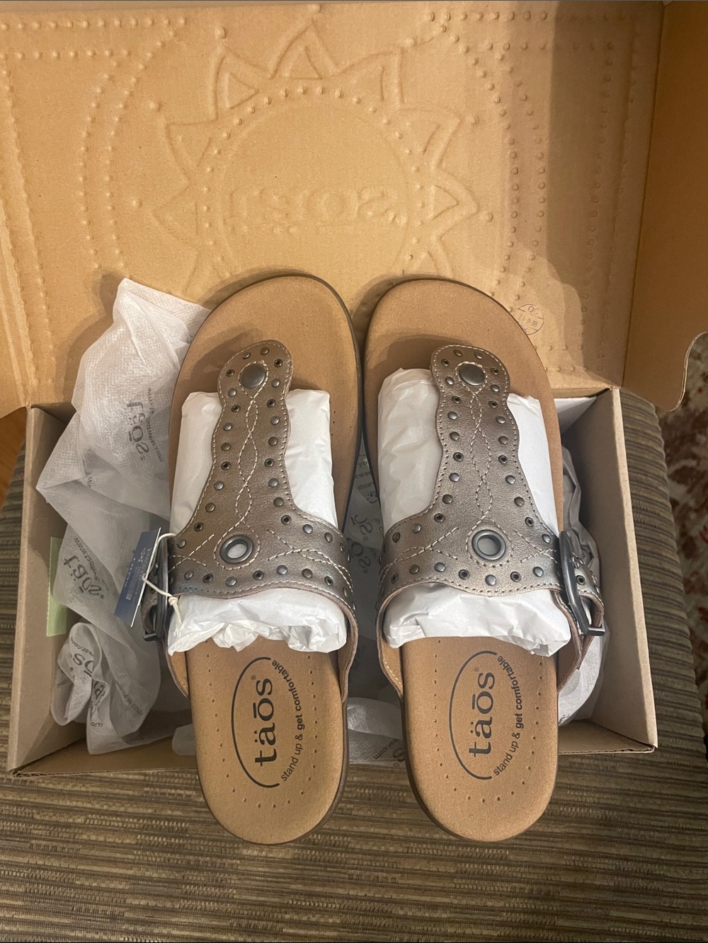 Taos Footwear Womens Metallic Taupe/Bronze Sandals with Buckle
